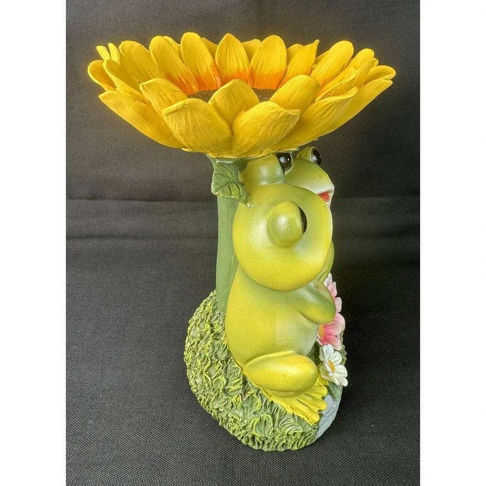 Decorative Whimsical Frogs Under Sunflower Statue/Decor/Small Birdfeeder